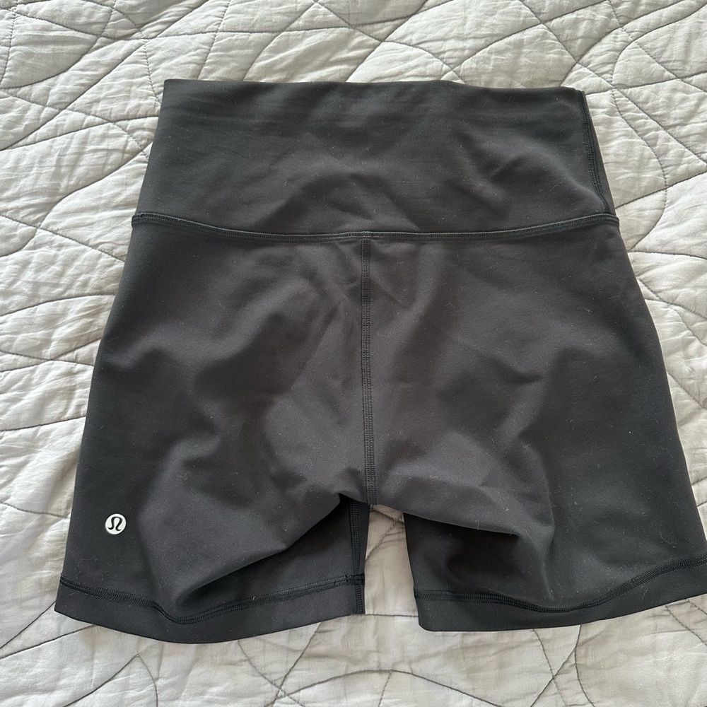 Lululemon Wunder train shorts in black 6 inches long.